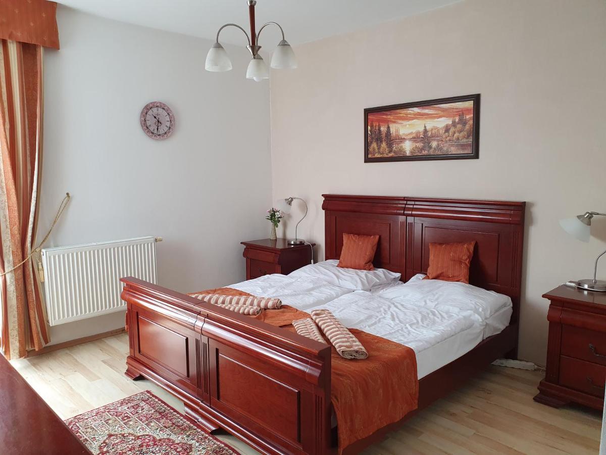 Hotel Oko Nitra Ngoại thất bức ảnh
