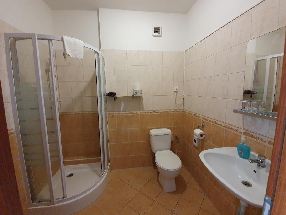 Hotel Oko Nitra Ngoại thất bức ảnh