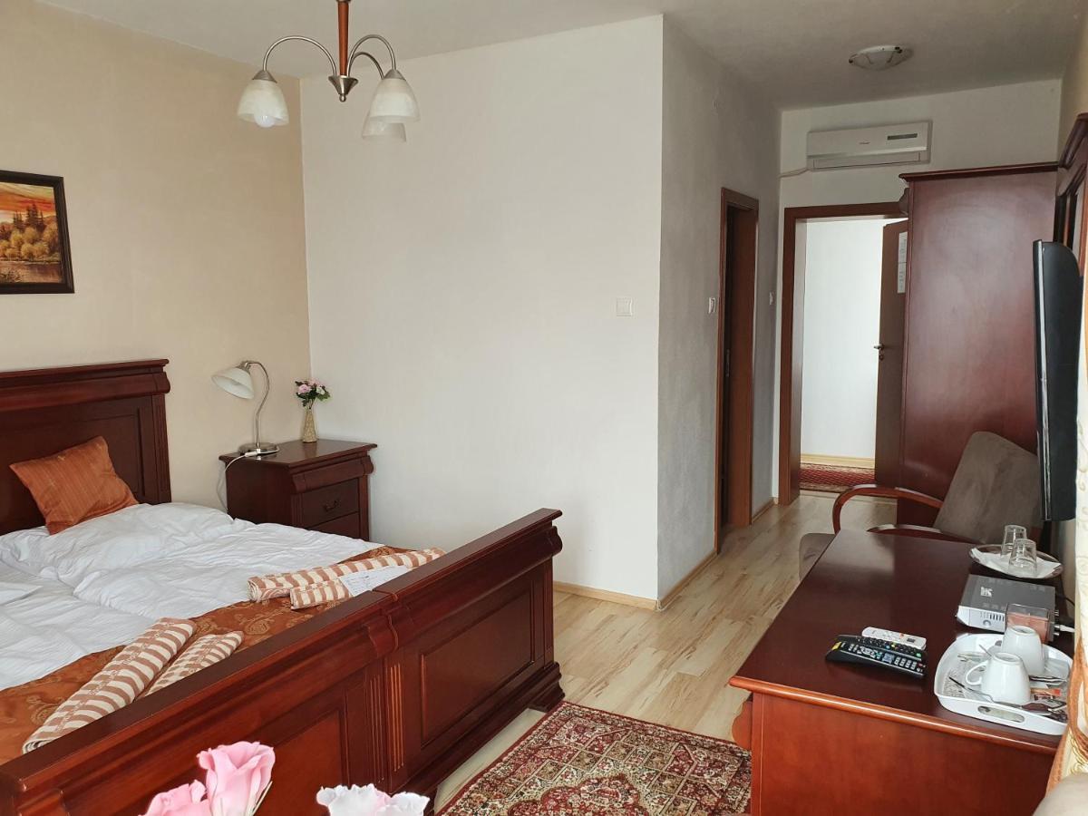 Hotel Oko Nitra Ngoại thất bức ảnh