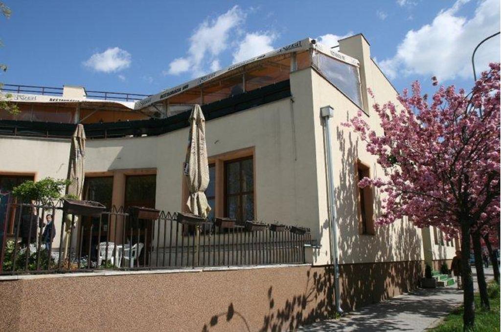 Hotel Oko Nitra Ngoại thất bức ảnh